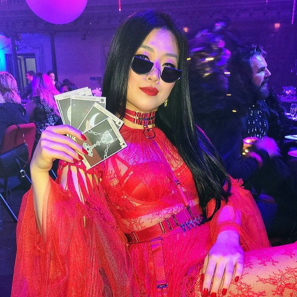 Meet your Posher, Jennifer - Picture 1 of 1